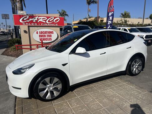 Used 2022 Tesla Model Y Long Range image 5