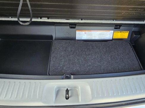 Used 2014 Toyota Highlander Limited image 11