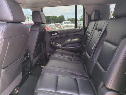 Used 2019 Chevrolet Suburban LT RWD image 17