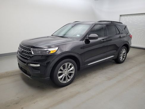 Used 2022 Ford Explorer XLT w/ Equipment Group 202A RWD image 2