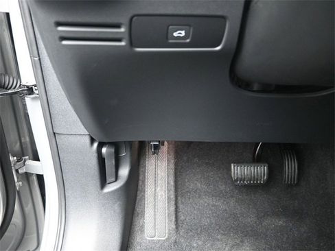 Used 2024 Volvo XC40 Recharge Plus w/ Protection Package Premier image 16