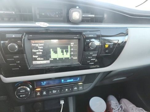 Used 2015 Toyota Corolla LE image 5