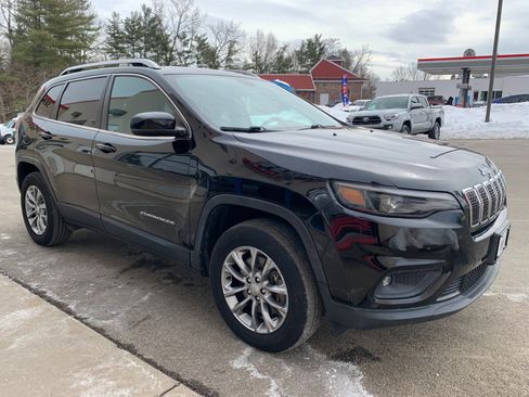 Used 2019 Jeep Cherokee Latitude Plus image 3