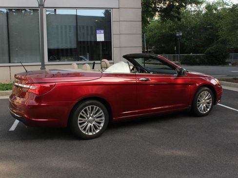 Used 2013 Chrysler 200 Limited FWD image 7
