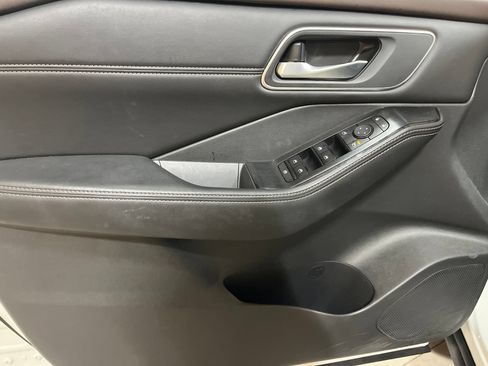 Used 2021 Nissan Rogue SV w/ Premium Package FWD image 18