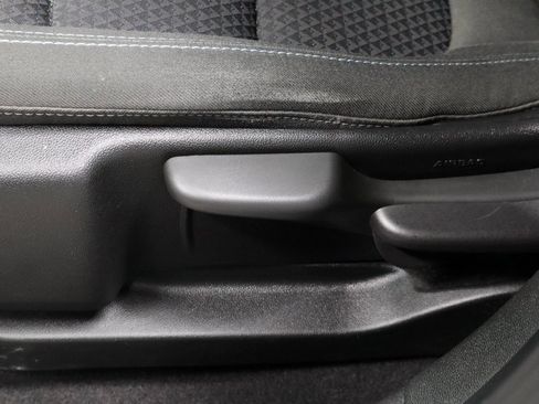 Used 2022 Chevrolet Bolt EUV LT image 24