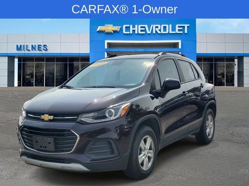 Certified 2022 Chevrolet Trax LT w/ LT Convenience Package AWD/4WD image 2