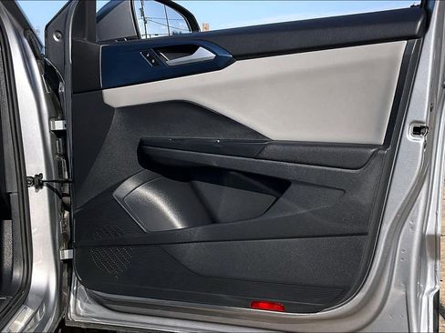 Used 2022 Volkswagen Taos SE image 22