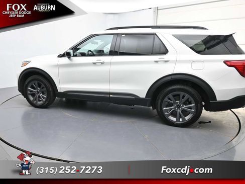 Used 2023 Ford Explorer XLT w/ Equipment Group 202A AWD/4WD image 18
