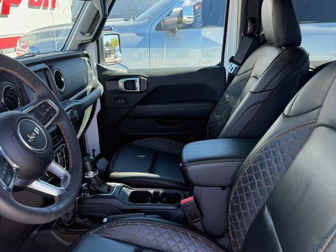Used 2023 Jeep Gladiator Overland image 7