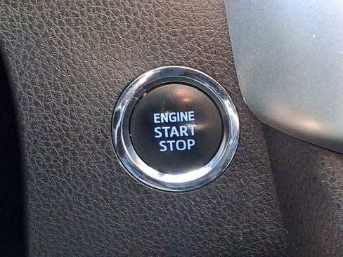 Used 2018 Toyota Highlander XLE image 24