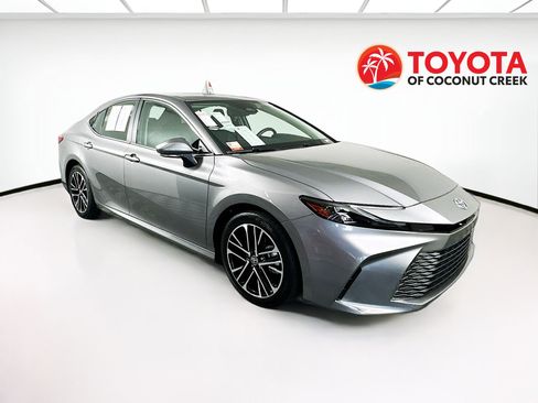 Used 2025 Toyota Camry XLE image 1