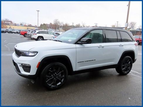 New 2025 Jeep Grand Cherokee Limited image 2