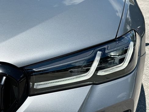 Used 2023 BMW 540i w/ Executive Package image 32