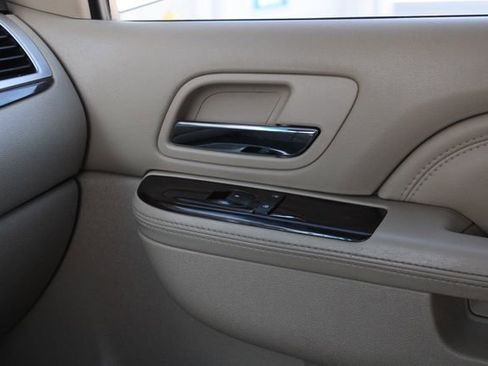 Used 2013 Cadillac Escalade Premium AWD/4WD image 19