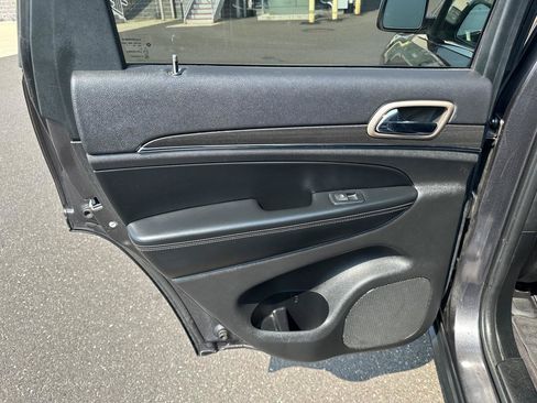 Used 2017 Jeep Grand Cherokee Limited AWD/4WD image 13