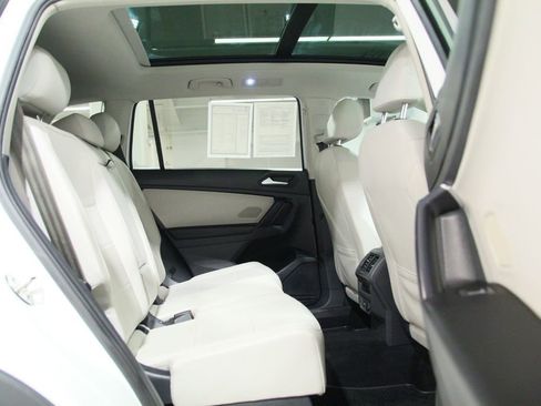 Used 2021 Volkswagen Tiguan SE w/ Panoramic Sunroof Package AWD/4WD image 23