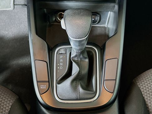 Used 2025 Kia Soul LX w/ LX Technology Package FWD image 24