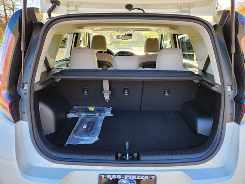 Used 2023 Kia Soul EX image 8