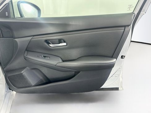 Used 2024 Nissan Sentra SV FWD image 29