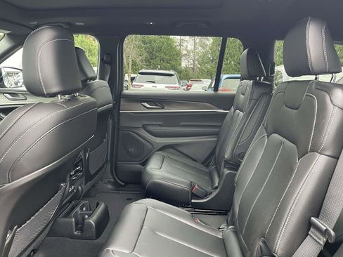 New 2025 Jeep Grand Cherokee L Limited image 23