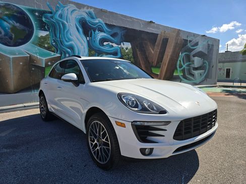 Used 2018 Porsche Macan AWD/4WD image 5