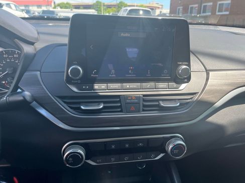Used 2025 Nissan Altima 2.5 SV FWD image 17