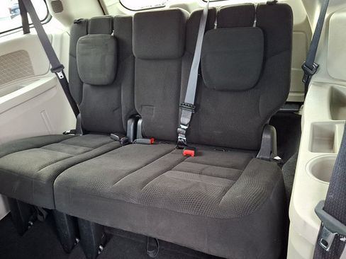Used 2016 Dodge Grand Caravan SXT FWD image 11
