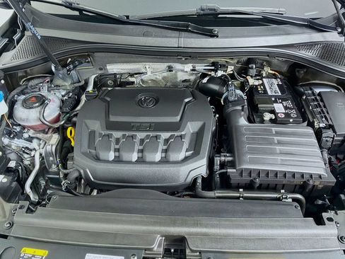 Certified 2023 Volkswagen Tiguan SE R-Line FWD image 31