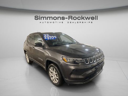 Used 2022 Jeep Compass Latitude w/ Sun and Sound Group image 3