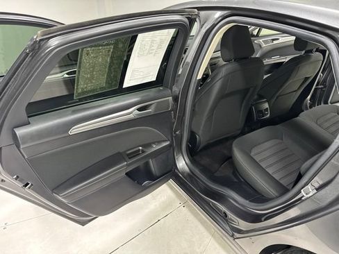 Used 2020 Ford Fusion SE FWD image 23