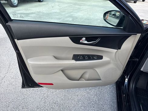 Used 2021 Kia Forte LXS FWD image 13