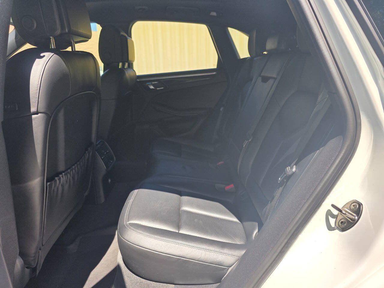 Used 2015 Porsche Macan S w/ Premium Package Plus AWD/4WD image 29