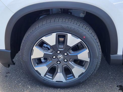 New 2026 Honda Pilot Touring image 9
