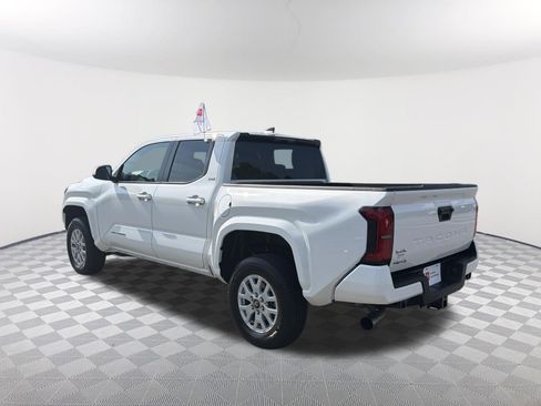 Certified 2025 Toyota Tacoma SR5 AWD/4WD image 14