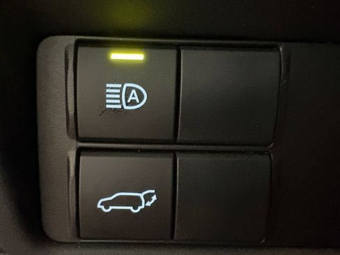 Used 2024 Toyota Highlander XLE AWD/4WD image 12
