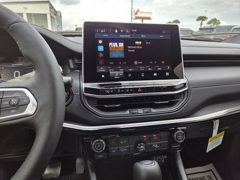 New 2026 Jeep Compass Latitude image 33