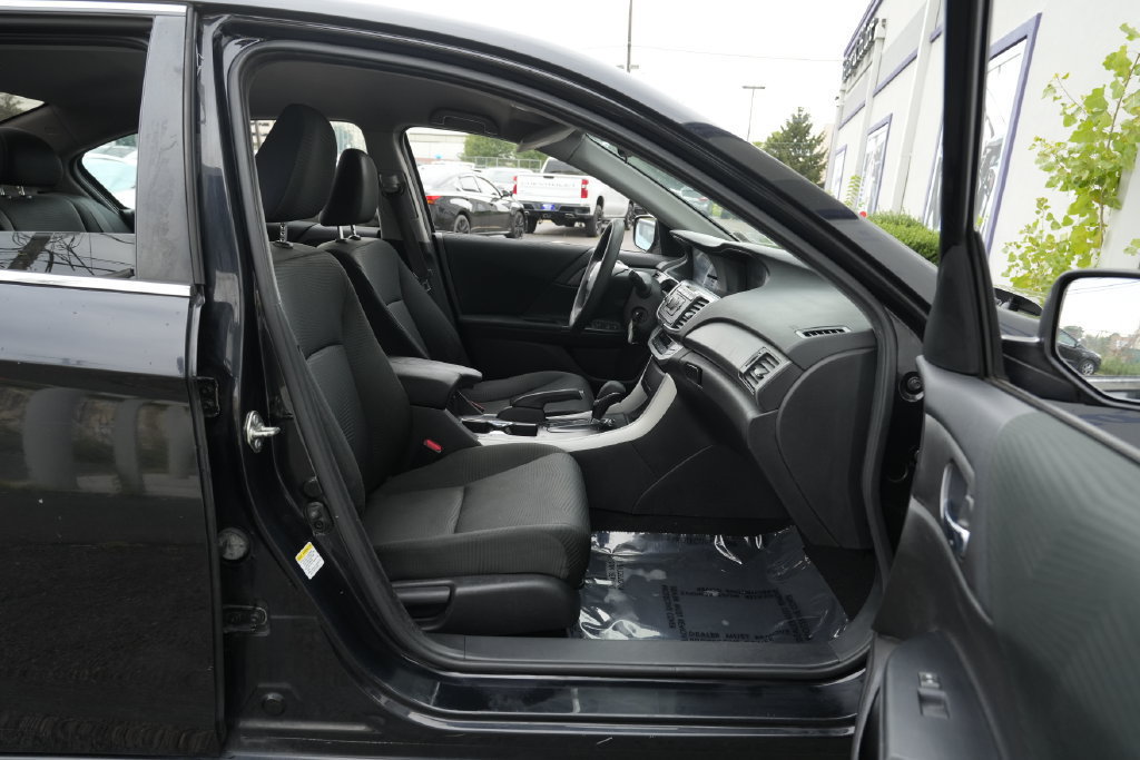 Used 2015 Honda Accord LX image 29