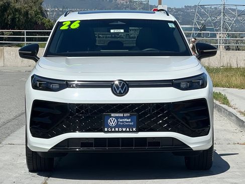 Certified 2026 Volkswagen Tiguan SE R-Line AWD/4WD image 9