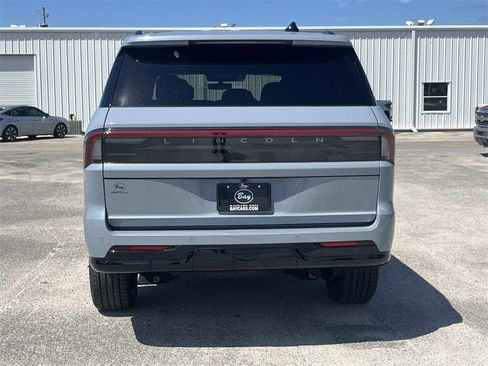 New 2025 Lincoln Navigator Reserve w/ Jet Appearance Package image 4