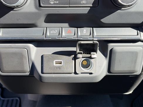 Used 2020 Chevrolet Silverado 1500 Custom w/ Custom Value Package image 14