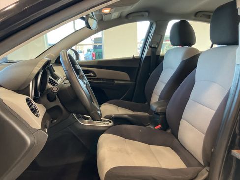 Used 2015 Chevrolet Cruze LS image 10
