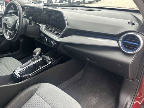 Used 2024 Chevrolet Trax LT w/ Driver Confidence Package image 27