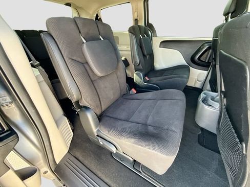 Used 2020 Dodge Grand Caravan SE FWD image 26