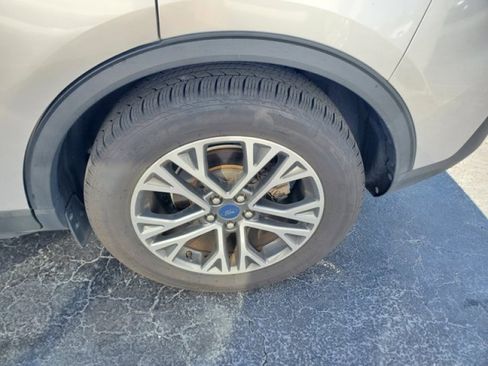 Certified 2020 Ford Escape SEL image 5