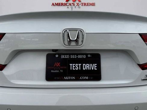 Used 2018 Honda Accord Touring image 16