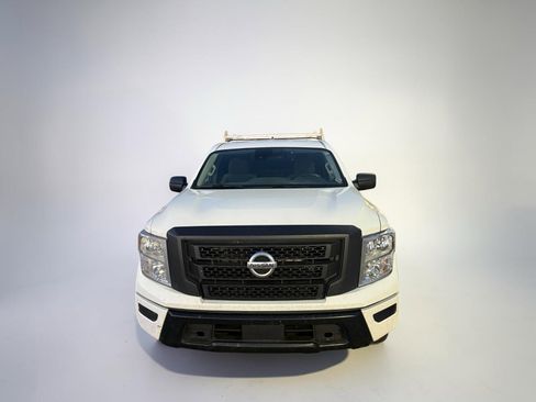 Used 2022 Nissan Titan S image 2