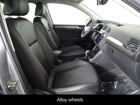 Used 2024 Volkswagen Tiguan SE image 12