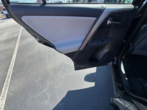 Used 2015 Toyota RAV4 Limited image 22