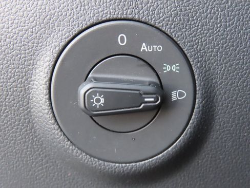 Used 2023 Volkswagen Taos SE w/ Panoramic Sunroof Package image 21